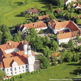 Ferienwohnung KIostermühle Irsee - Parkplätze, Spielplatz, Biergarten, Badesee, E-Auto Ladepunkt