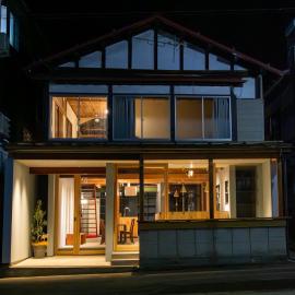 ゲストハウス&スタンドパブ 軒の灯, hotelli kohteessa Yuzawa