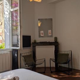 Joli studio fonctionnel et bien équipé, rack vélo