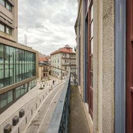 Aliados Town Hall Central Apt by LuxiStay