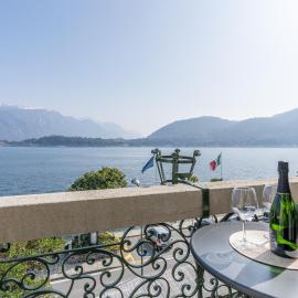 Miraluna – Lake Como View Balcony, hotel v destinaci Griante Cadenabbia