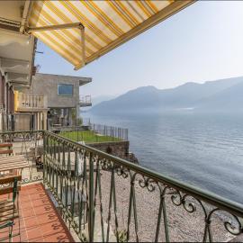 Lake Como Waterfront Balcony SottoRiva 12, hotelli kohteessa Colonno