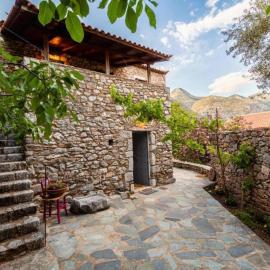 19th Century Stone Villa, Serence Garden! - Athina's Villa Mani, hotel a Miléa
