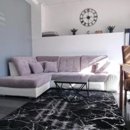 741 Slate Apartament Jedlina - Zdrój, hotel in Jedlina-Zdrój