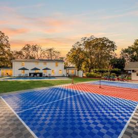 Private Pickleball Pool Game Room 5 BR, hotel u gradu Mauldin