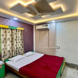 R J Singh Rest House, hotel en Bārh