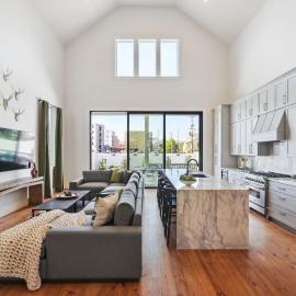Designer 7 bedroom Heated Pool Stay Heirloom