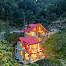 StayVista at The Orchard Song with BBQ, Fireplace, hotel in Shimla