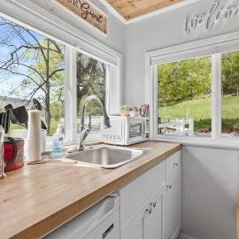 Quail Run Farm- Rustic Tiny Home 1, hotel in Chattanooga