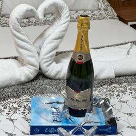 Casa Bairro Glória - 4 PESSOAS - Praia com Turismo de Compras - 2 quartos com ar condicionado split - 200 metros da Chocolates Garoto - 2 km da Praia da Costa, 2 vagas de garagem, Rede para Descanso e Wi-Fi 600 megas - Melhor localização!, hotel in Vila Velha