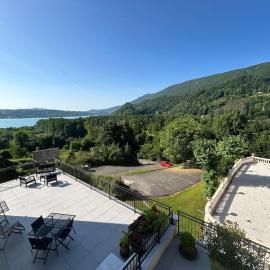 Charmant studio pour 2 personnes au Lac d'Aiguebelette, hotel v mestu Aiguebelette-le-Lac