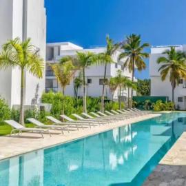 White Sands Tropical Oasis with Private Pool 3 Mins to the Beach