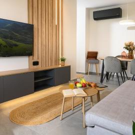 Q Luxury rooms Mandarin garden Perea, hotel i Peraia