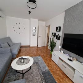 Luna apartman, hotel di Čačak