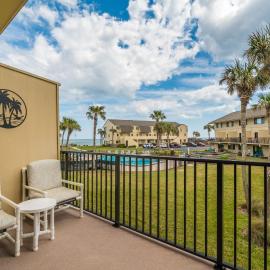 St Augustine Beachfront Condo with Ocean Views, מלון בסיינט אוגוסטין ביץ'