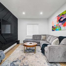 Spacious 3BR PetFriendly Retreat Near DT Cleveland, hotel di Cleveland
