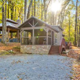 Eliza Cabin Nature Nested Tiny Cabin W Hot Tub, hotel a Chattanooga