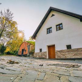 SKLÍPEK POD STOLOVOU HOROU, Hotel in Bavory