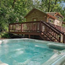Ryon Tiny Home Cabin City-side Rustic Retreat, hotel v destinácii Chattanooga