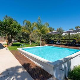 Spacious & Artistic House with Pool by HostWise, hotel en Moncarapacho