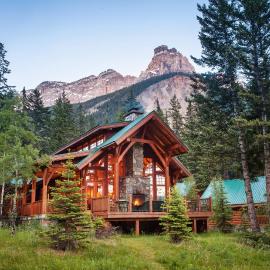 Field में, होटल Cathedral Mountain Lodge