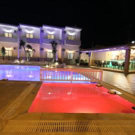 Sidari Vibes Aparthotel، فندق في سيداري