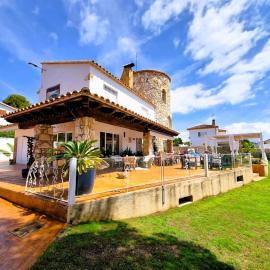 Villa Gigi Torre del Sol - Coma-Ruga, hotel en El Vendrell