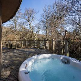 The Crannog Circular Riverside Retreat with Hot Tub