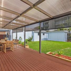 Coastal Family Retreat, Walk to Beach & Lake