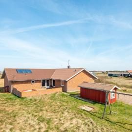 14 person holiday home in Harboøre, hotel v destinaci Harboør