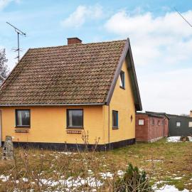 8 person holiday home in Hasle, hotel en Hasle