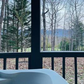 Cozy Mountain view Cottage with Hot Tub & Great Location in Blairsville, hotel v destinaci Blairsville
