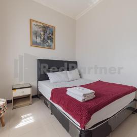 Wisma Brata 2 Mitra RedDoorz, ξενοδοχείο σε Nyomolong