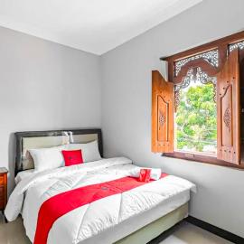 RedDoorz Syariah near Exit Toll Banyumanik Semarang, hotel in Srondolwetan
