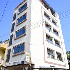 Laxman AC Lodge Jejuri - by Martandbhairav hospitality LLP, hotel din Jejūri