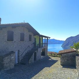 Gringo's Paradise apartment، فندق في Solto Collina