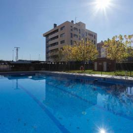 Apartamento Medrano PISCINA AIRE ACONDICIONADO terraza y 5 minutos del centro en coche ideal para mascotas
