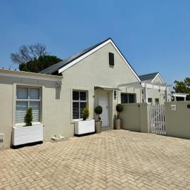 Avalon 4 Bed 4 Bath House in residential security Estate, hotel in Stellenbosch