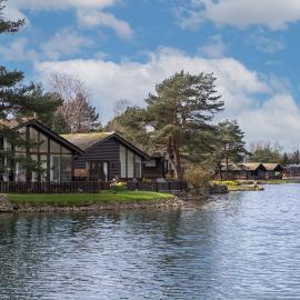Keer Lodge a lakeshore haven Pine Lake Resort, hotel u gradu Carnforth