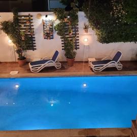 CASA DE LUJO CON PISCINA PRIVADA en ZONA MUY TRANQUILA, hotel in Gandía