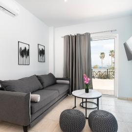 Azure Edge - Seafront View - Beach Stay