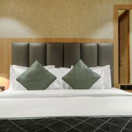 Luxe Stayz Grand Inn