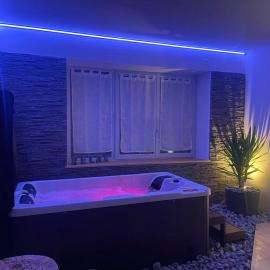 Cosy love et spa-tentation loveroom