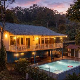 StayVista at Aradhya Villa with Infinity Pool, Lawn