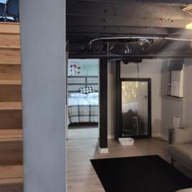 Lynn Iris Basement Suite with Sitting Area Shared Bathroom & Common Areas, hotel in Decatur