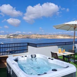 Islet Promenade Aparthotel - Studio with Hot Tub and Panoramic Sea Views by GetawaysMalta