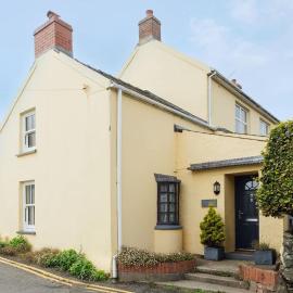 Charming Upper Solva Cottage by Beaches and Harbour, hotel in Solva