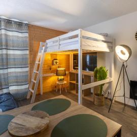 Les Izards - Joli studio aux Angles，安格勒的飯店