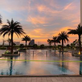 Q7 Riverside Private Room - Shared Apartment - Not an Entire Apartment - Pool & BBQ