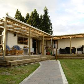 Tony's Lodge, hotel in Turangi